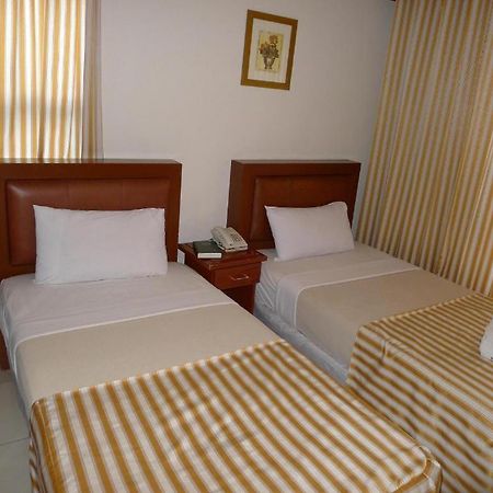 Hotel Cosmopolitan Baguio City Esterno foto